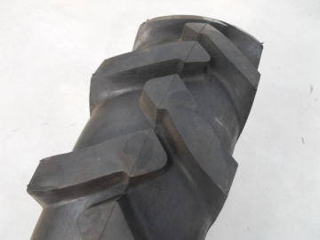 Y718A.pneuagraire.03