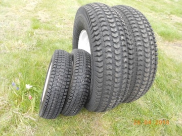 Kit witte grasraden 12-18" - smalle banden voor - Iseki : TM, TM15, TM17, TU150, TU160, TU1500, TU1600, TU PP, TX, TX155, TX1500, TX1510, TX2160
Kubota : A-175, A-195, Aste, B1-15, B1-16, B1500, B1502, B1600, GB15, GB16(F)
Yanmar : YM1510
Zen-Noh : ZB1500, ZB1502
