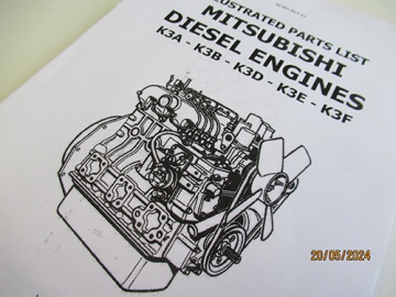Aanzicht van tekening Mitsubishi K3 - Iseki : TU, TU120, TU125, TU127, TU130, TU135, TU137, TU140, TU145, TU147, TU150, TU155, TU157, TU160, TU165, TU167, TU170, TU175, TU177, TU1400, TU1500, TU PP, TX, TX1410, TX1510, TX2140, TX2160
Mitsubishi : K3A, K3B, K3D, K3E, K3F
